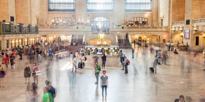 从“5帮1”互助模式看中国精准扶贫：社区平台与技能交换如何激活基层内生动力