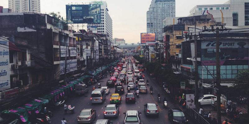 企业如何通过5帮1公益项目与时间银行模式，构建共赢的社区支持平台